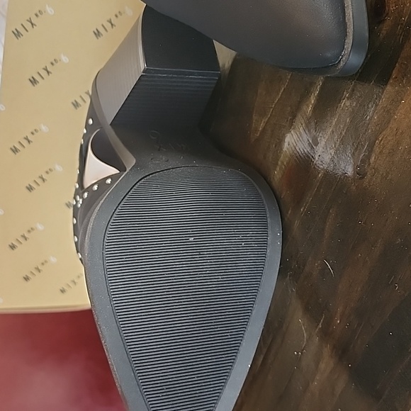 Booties - Picture 4 of 5